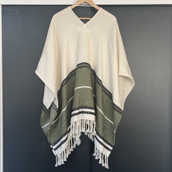 Western Poncho w/ Fringe - Picture 6 of 8